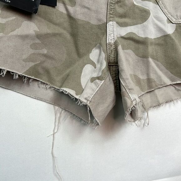 PAIGE Maislie Utility shorts camo print size 29 NWT - Picture 4 of 15
